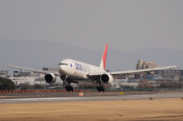 JA771J(Boeing 777-200)-2