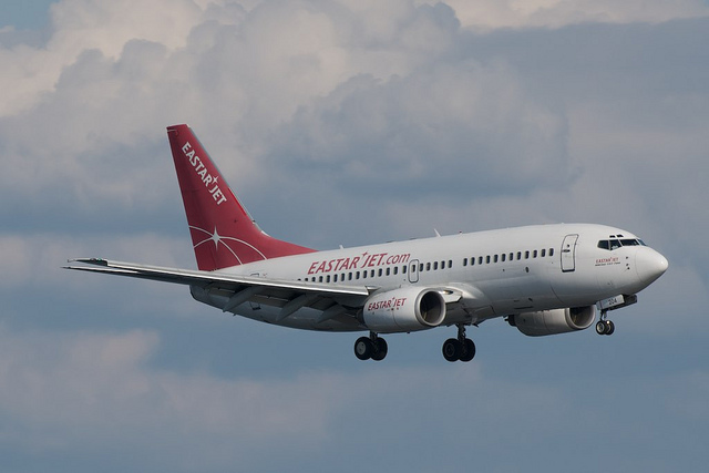 HL8204(Boeing 737-700)