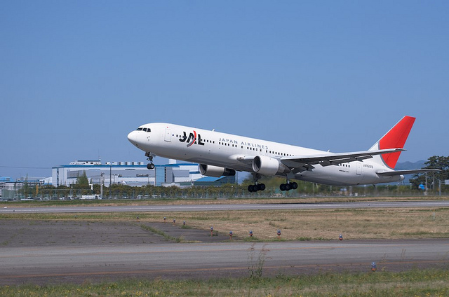 JA8269(Boeing 767-300)