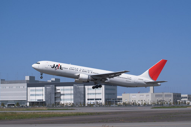 JA8269(Boeing 767-300)