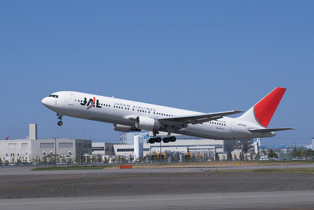 JA8269(Boeing 767-300)