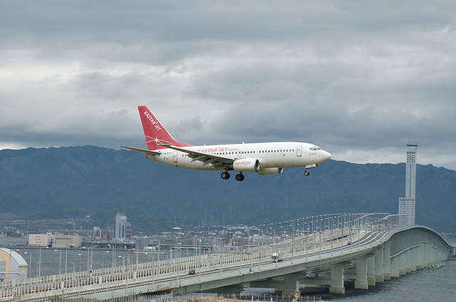 Easter Jet HL8204(Boeing 737-700)