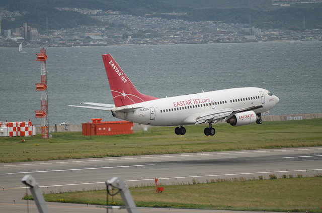 Easter Jet HL8204(Boeing 737-700)