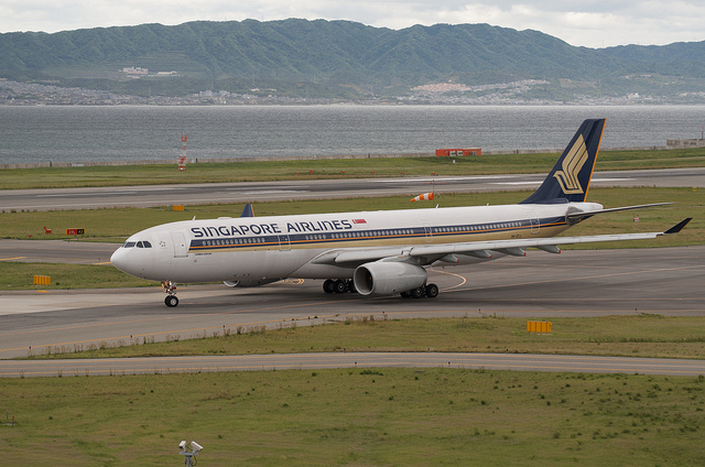 Singapore Airlines 9V-STJ(Airbus A330-300)