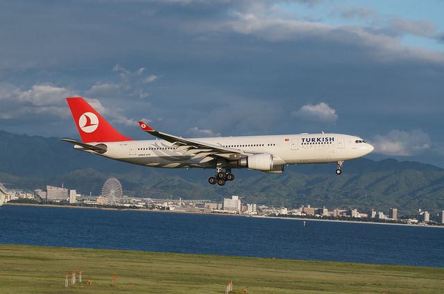 Turkish Airlines TC-JNC(Airbus A330-200)