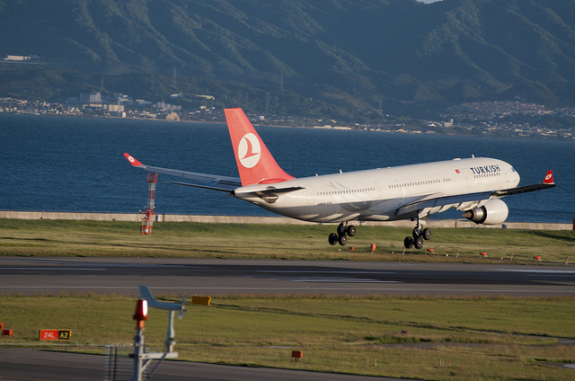 Turkish Airlines TC-JNC(Airbus A330-200)