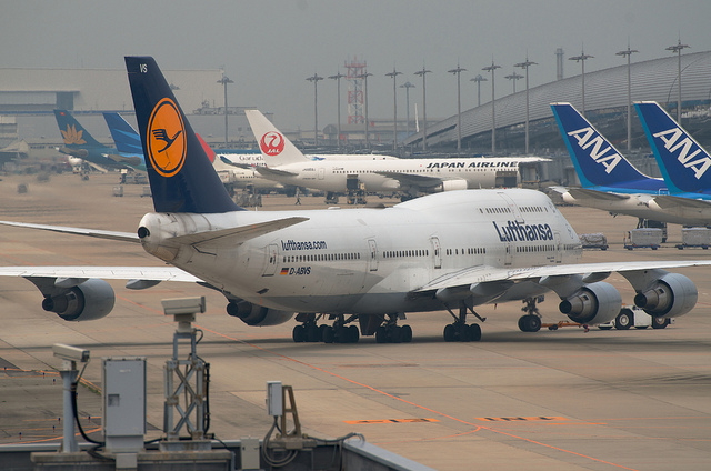 Lufthansa D-ABVS(Boeing 747-400)