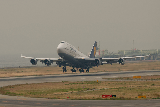 Lufthansa D-ABVS(Boeing 747-400)