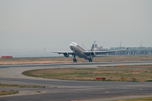Singapore Airlines 9V-STA(Airbus A330-300)
