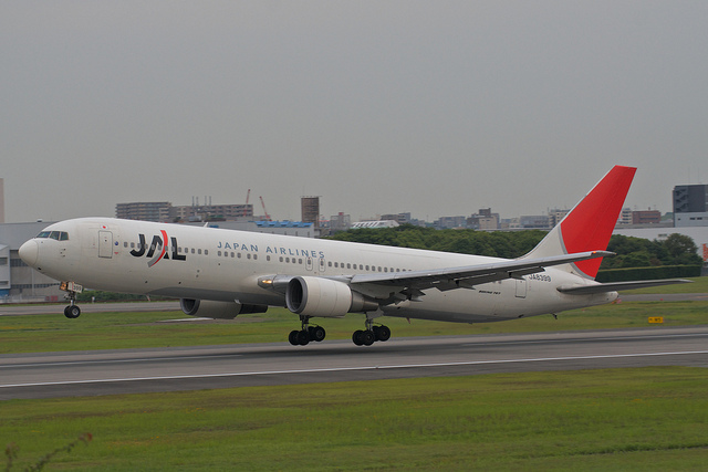 Japan Airlines JA8399(Boeing 767-300)