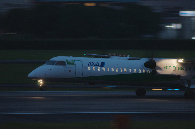 ANA Wings JA857A(Bombardier DHC-8-400)