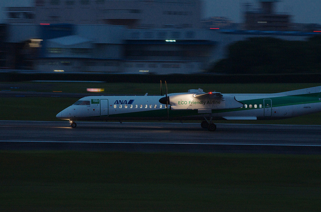 ANA Wings JA857A(Bombardier DHC-8-400)