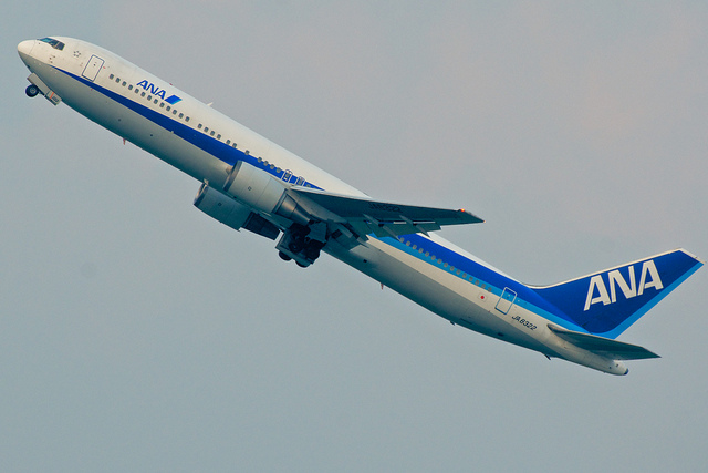 All Nippon Airways JA8322(Boeing 767-300)