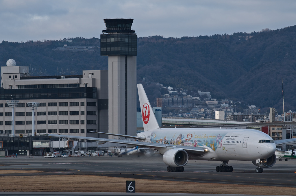 Japan Airlines JA8985(Boeing 777-246)