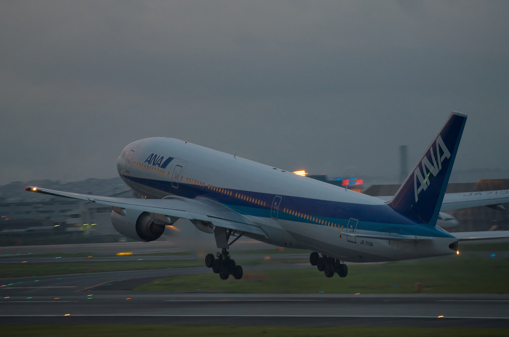 All Nippon Airways JA713A(Boeing 777-200)