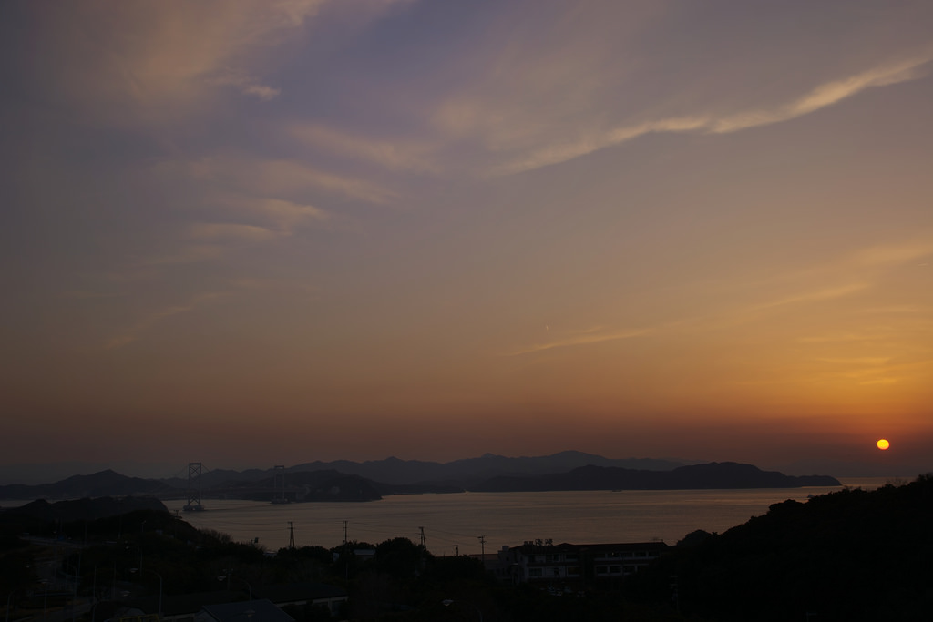 大鳴門橋と夕日