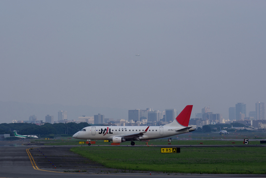 J-AIR  JA218J(Embraer ERJ-170)