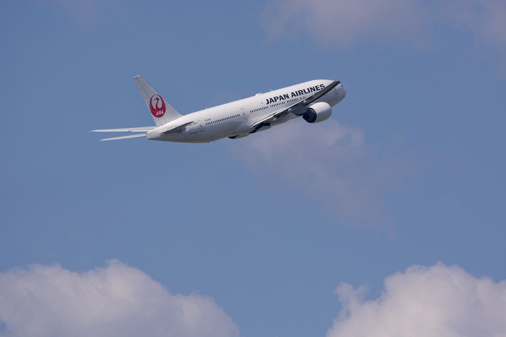 Japan Airlines JA772J(Boeing 777-200)