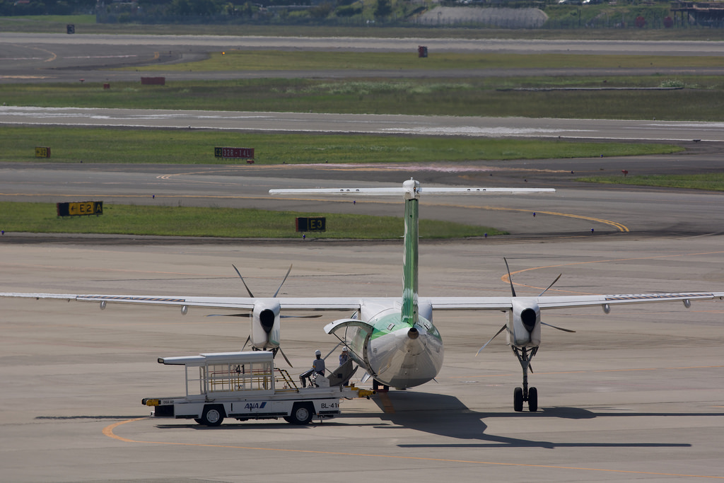 ANA Wings JA856A(Bombardier DHC-8-400)