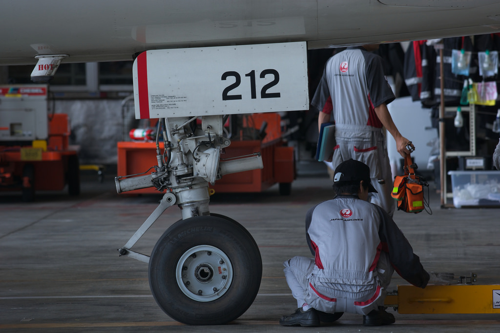 ギア J-AIR JA212J(Embraer ERJ-170)